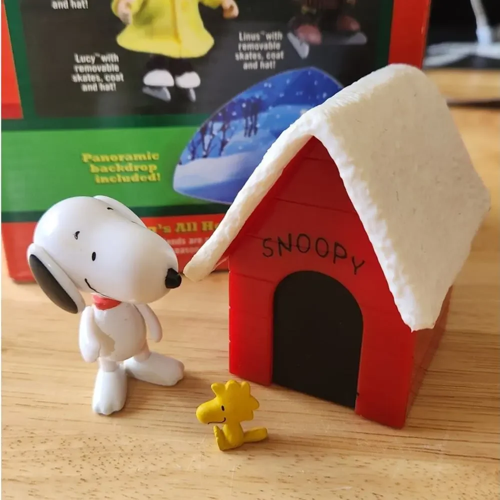 2012 Peanuts Poseable Snoopy Woodstock Snow Covered Doghouse Holiday Figurines